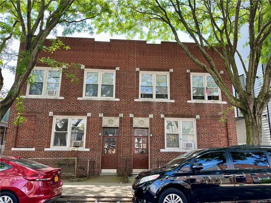 Exterior, Facade, Brick Facade, Rowhouse