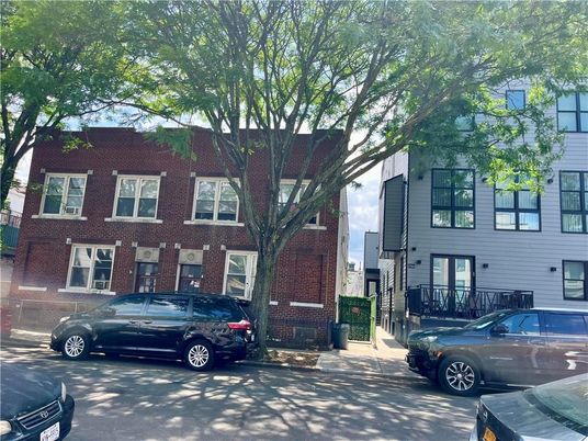 Exterior, Facade, Brick Facade, Rowhouse