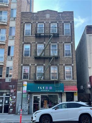 Exterior, Facade, Brick Facade, Rowhouse