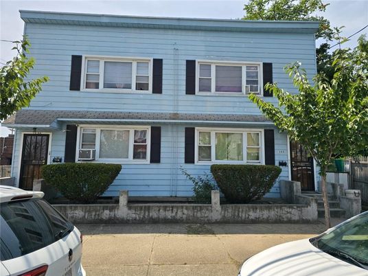Exterior, Facade, American Foursquare