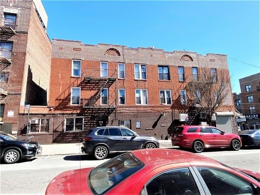 Exterior, Facade, Brick Facade, Rowhouse