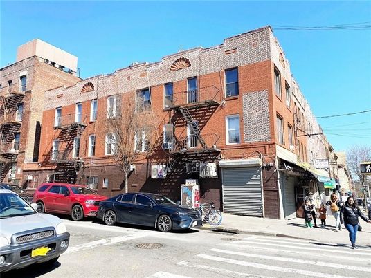 Exterior, Facade, Brick Facade, Rowhouse