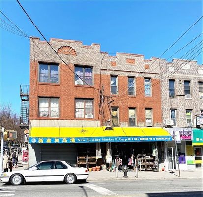 Exterior, Facade, Brick Facade, Rowhouse