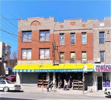 Exterior, Facade, Brick Facade, Rowhouse