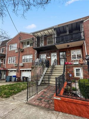 Exterior, Facade, Brick Facade, Rowhouse