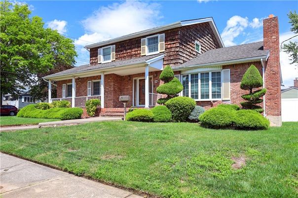 Exterior, Facade, Brick Facade, Split Level