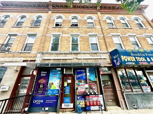 Exterior, Facade, Brick Facade, Rowhouse