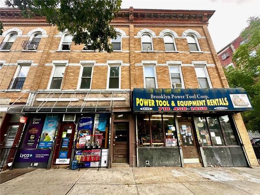 Exterior, Facade, Brick Facade, Rowhouse