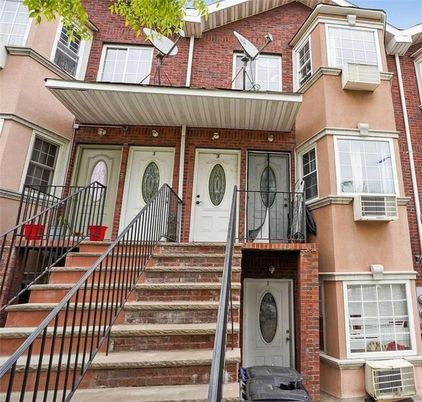 Exterior, Facade, Brick Facade, Rowhouse