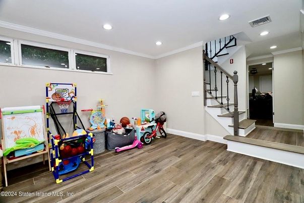 Interior, Recessed Lighting, Wood Texture Flooring
