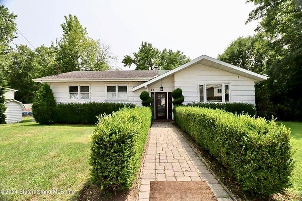 Backyard, Exterior, Facade, Ranch