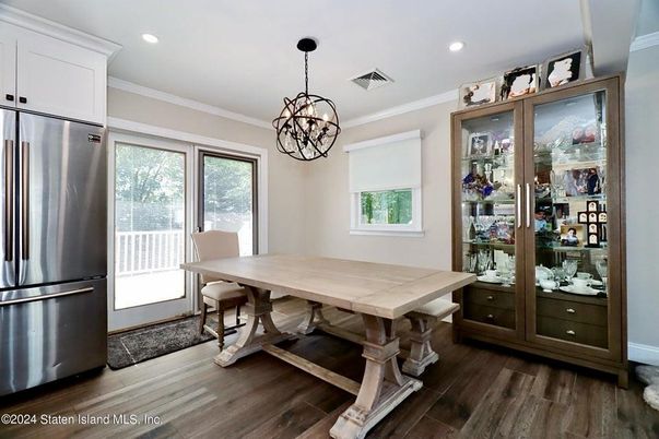 Chandelier, Dining room, Interior, Pendant Lights, Recessed Lighting, Wood Texture Flooring