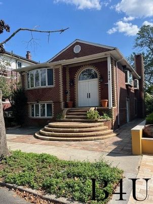Exterior, Facade, Brick Facade, American Foursquare