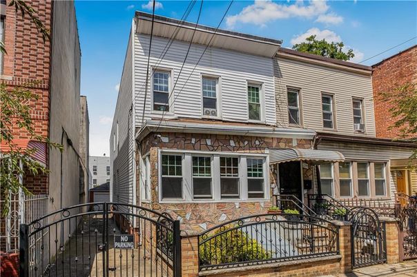 Exterior, Facade, Brick Facade, Rowhouse