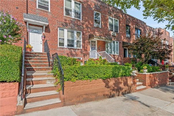 Exterior, Facade, Brick Facade, Rowhouse
