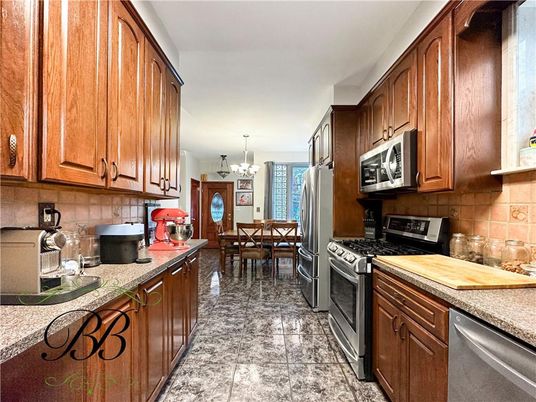 Chandelier, Dining room, Interior, Kitchen, Stainless Steel Appliances