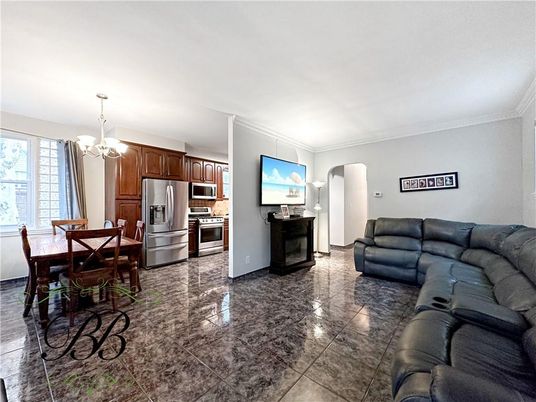 Chandelier, Dining room, Interior, Kitchen, Living room, Stainless Steel Appliances