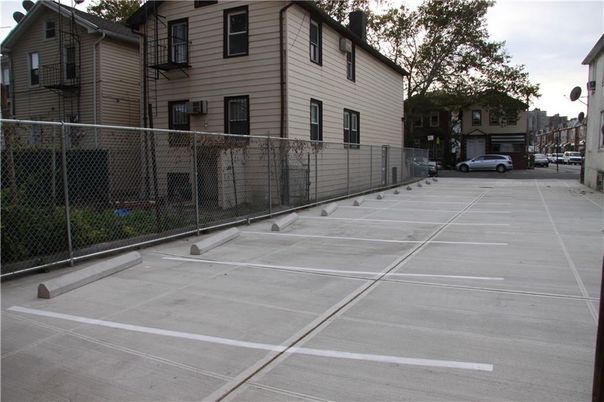 Exterior, Tennis Courts