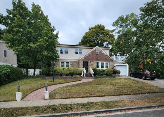Attached, Exterior, Facade, Brick Facade, Georgian