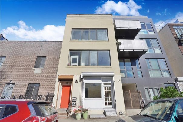 Exterior, Facade, Brick Facade, Rowhouse