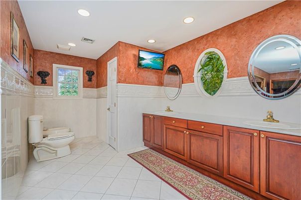 Bathroom, Dual Sink Vanities, Interior, Recessed Lighting