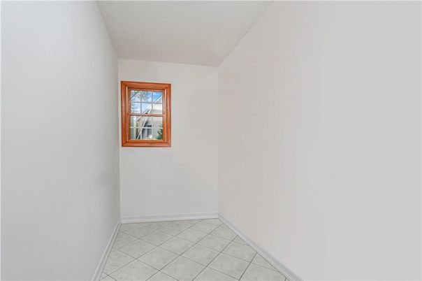 Empty room, Interior