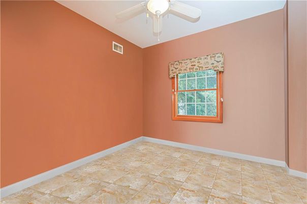 Empty room, Interior