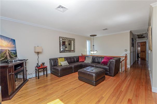 Interior, Living room, Pendant Lights, Wood Texture Flooring
