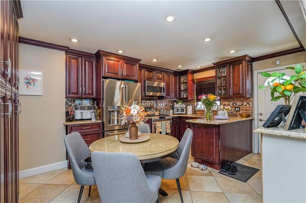 Dining room, Interior, Kitchen, Recessed Lighting, Stainless Steel Appliances