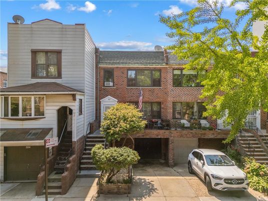 Exterior, Facade, Brick Facade, Rowhouse