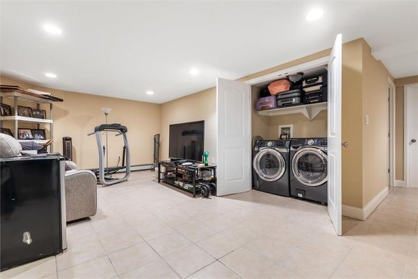 Fitness Equipment, Interior, Recessed Lighting, Washer