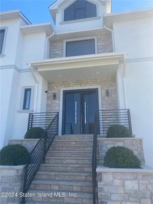 Exterior, Facade, American Craftsman