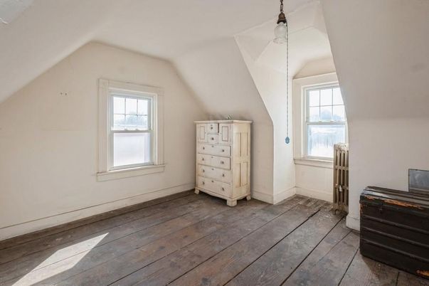 Empty room, Interior, Pendant Lights, Wood Texture Flooring
