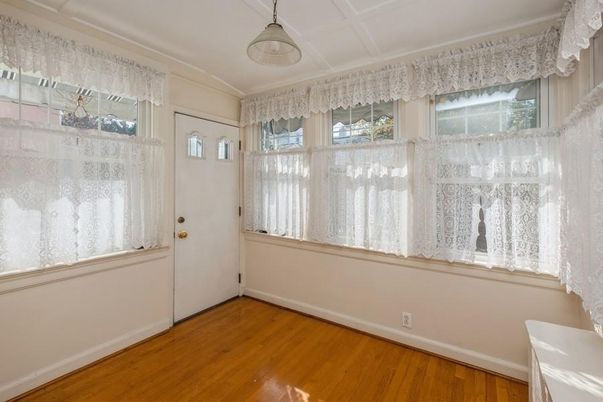 Empty room, Interior, Pendant Lights, Wood Texture Flooring