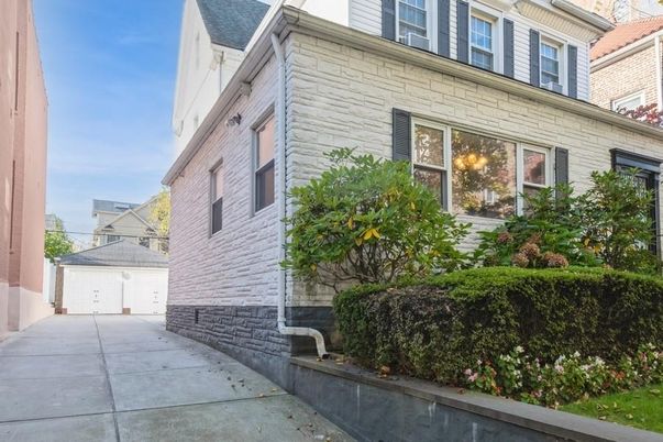 Detached Garage, Exterior