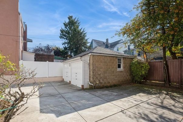 Detached Garage, Exterior