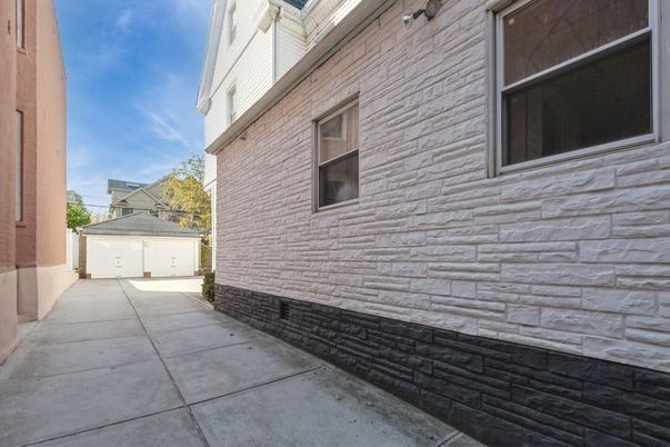 Detached Garage, Exterior