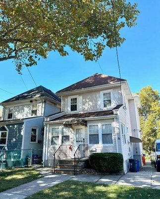 Exterior, Facade, American Foursquare