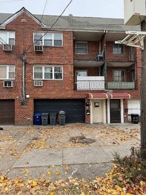 Attached, Exterior, Facade, Brick Facade, Rowhouse