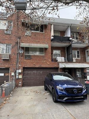 Attached, Exterior, Facade, Brick Facade, Rowhouse