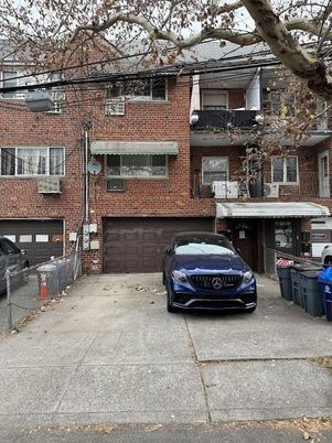 Attached, Exterior, Facade, Brick Facade, Rowhouse