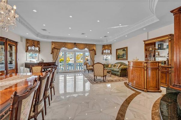 Chandelier, Dining room, Interior, Living room, Marble, Piano, Recessed Lighting