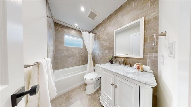 Bathroom, Interior, Recessed Lighting