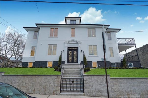 Exterior, Facade, Georgian