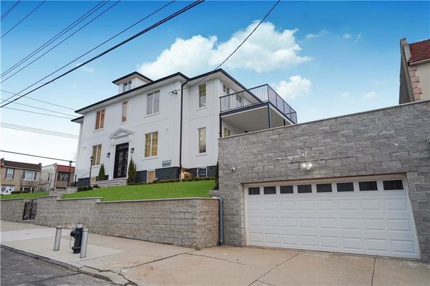 Attached, Exterior, Facade, Farmhouse