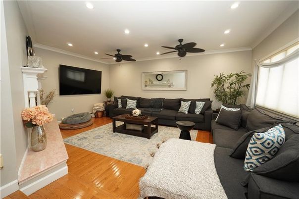 Interior, Living room, Recessed Lighting, Wood Texture Flooring
