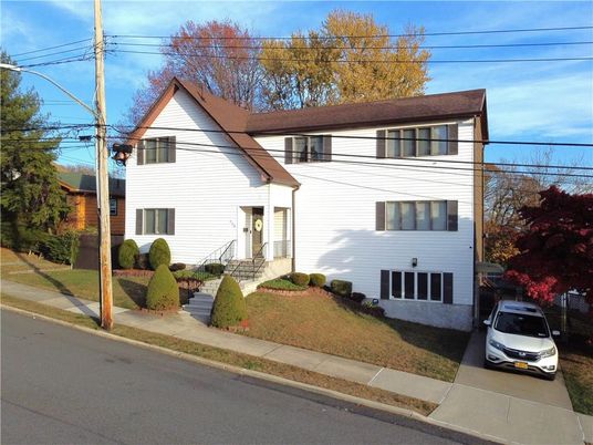 Exterior, Facade, Farmhouse
