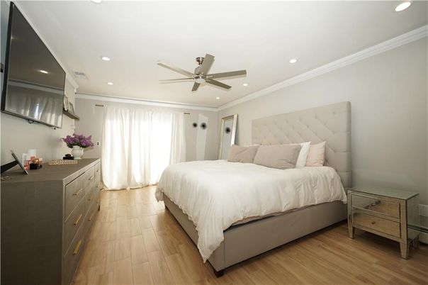 Bedroom, Interior, Recessed Lighting, Wood Texture Flooring