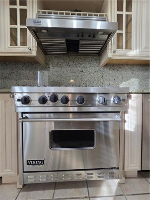 Exterior, Stainless Steel Appliances