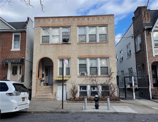Exterior, Facade, Brick Facade, Rowhouse